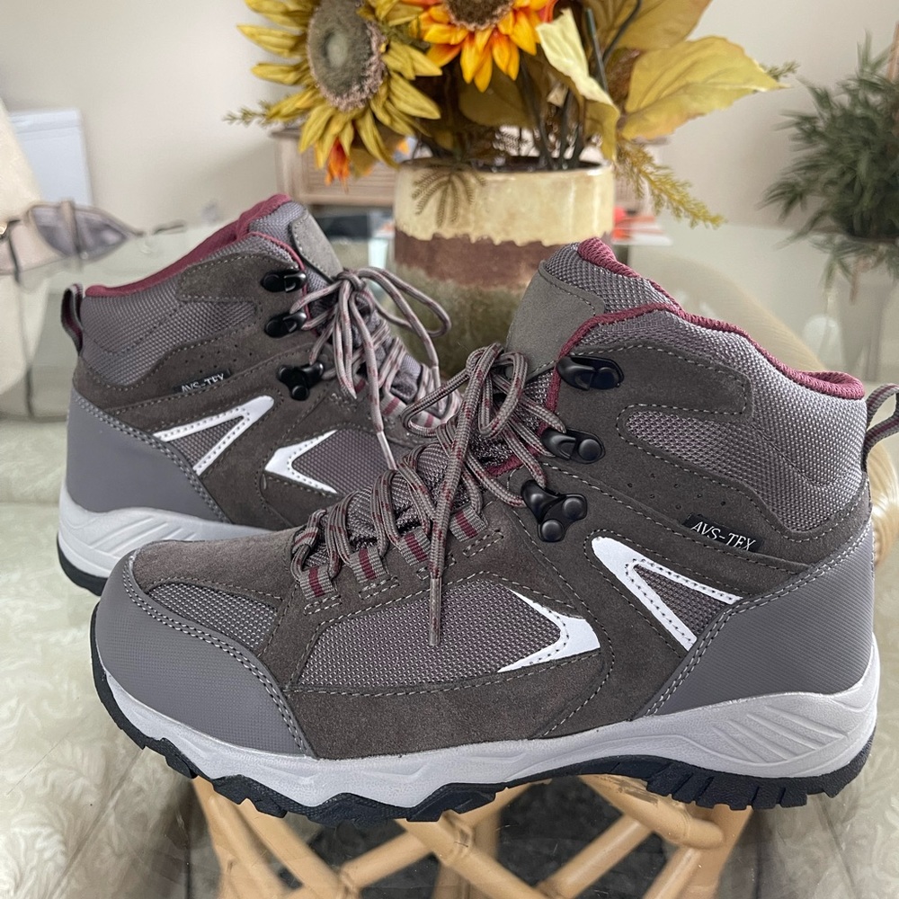 New Adventuridge Hiking Boot Sz 8US Ero 39